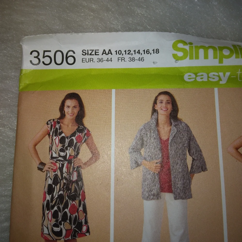 SIMPLICITY 3506 sz 10-18 Easy to sew Dress Skirt top Pants Sash
